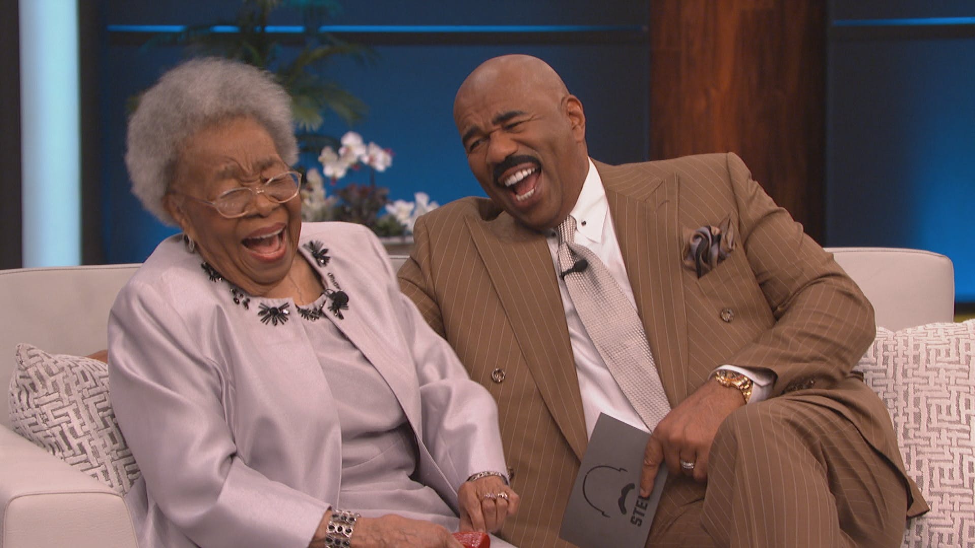 This 92-Year-Old 'Black Panther' Actress Wanted To Get On Steve Harvey's Show So She Asked Him To 'Holla' At Her!
